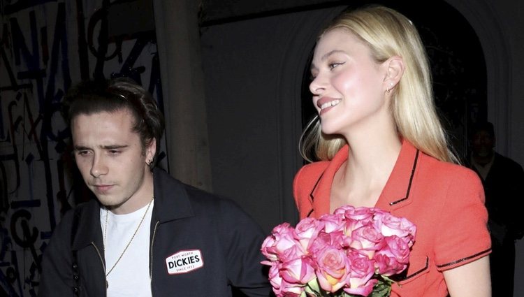 Brooklyn Beckham y Nicola Peltz saliendo de cenar de un restaurante de Los Ángeles