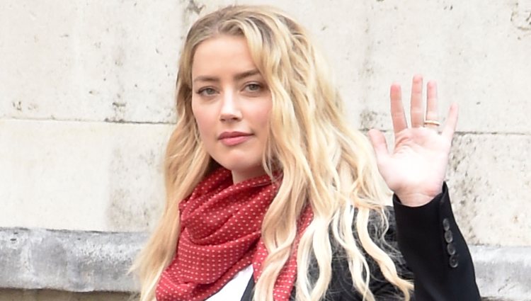 Amber Heard arriva a un nuovo giorno di processo contro Johnny Depp