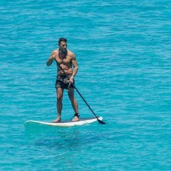 Jesús Vázquez haciendo paddle surf en Formentera