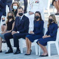 Los Reyes Felipe y Letizia, Leonor y Sofía presidiendo el homenaje de Estado por las víctimas del coronavirus