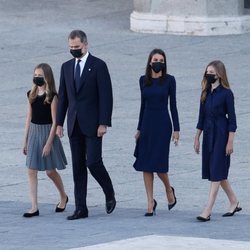 Los Reyes Felipe y Letizia, Leonor y Sofía llegando al homenaje de Estado por las víctimas del coronavirus