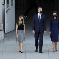 Los Reyes Felipe y Letizia, Leonor y Sofía durante llegan al homenaje de Estado por las víctimas del coronavirus