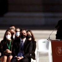 El Rey Felipe VI lee su discurso en el homenaje de Estado por las víctimas del coronavirus