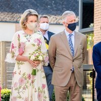 Los Reyes Felipe y Matilde de Bélgica visitando el Centro Residencial Cecilia en el Día Nacional de Bélgica 2020
