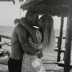 Ivana Icardi y Hugo Sierra dándose un beso durante sus vacaciones en Gran Canaria