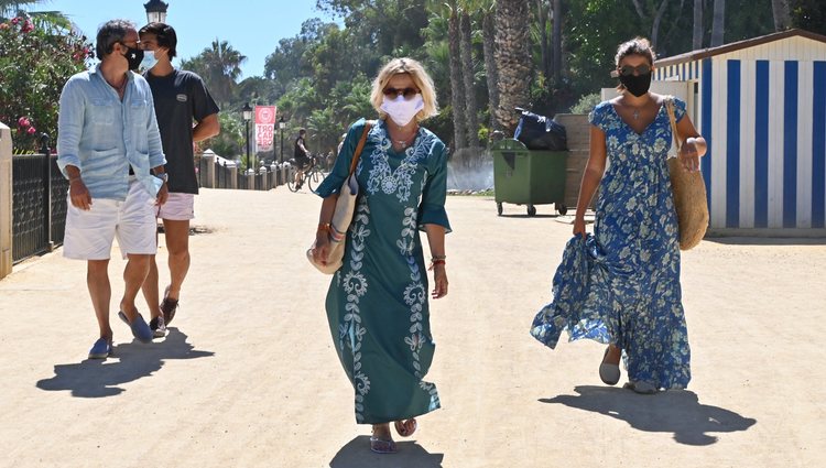 Eugenia Martínez de Irujo, Tana Rivera, su novio y Narcís Rebollo de vacaciones en Marbella