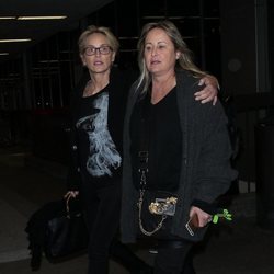Sharon Stone y su hermana Kelly paseando juntas por Los Ángeles