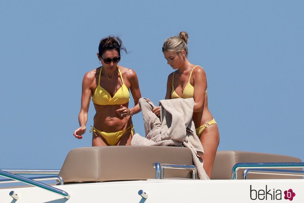 Veronique Zidane y Marina Muntaner de vacaciones en Ibiza