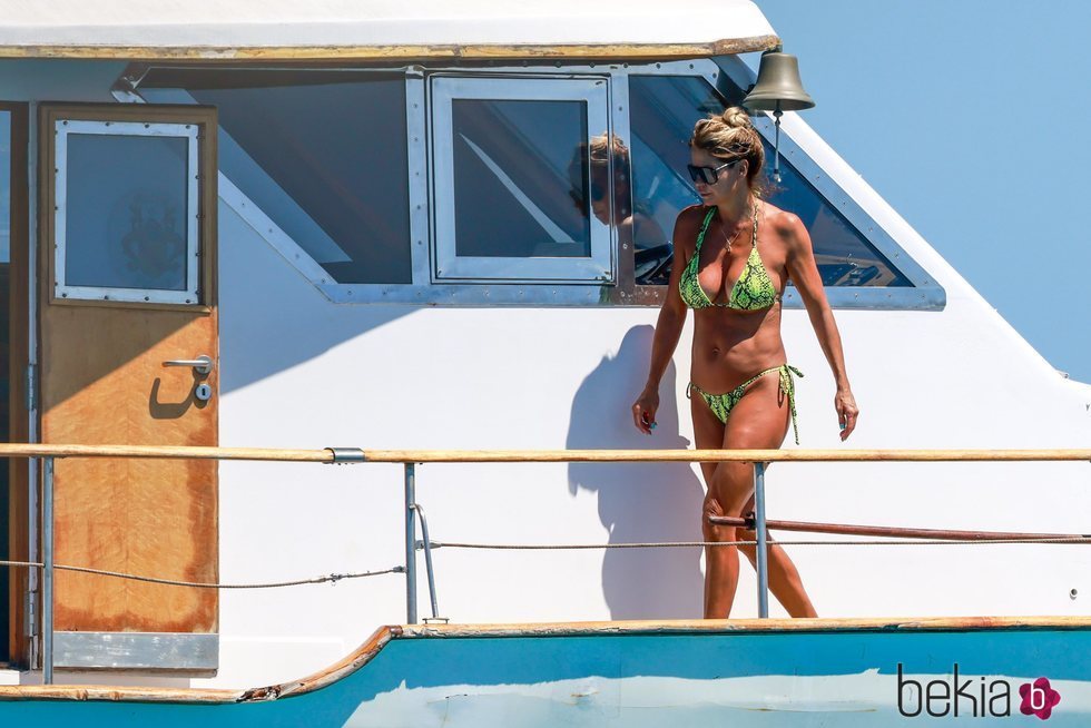 Makoke disfrutando del verano 2020 en un barco en Ibiza