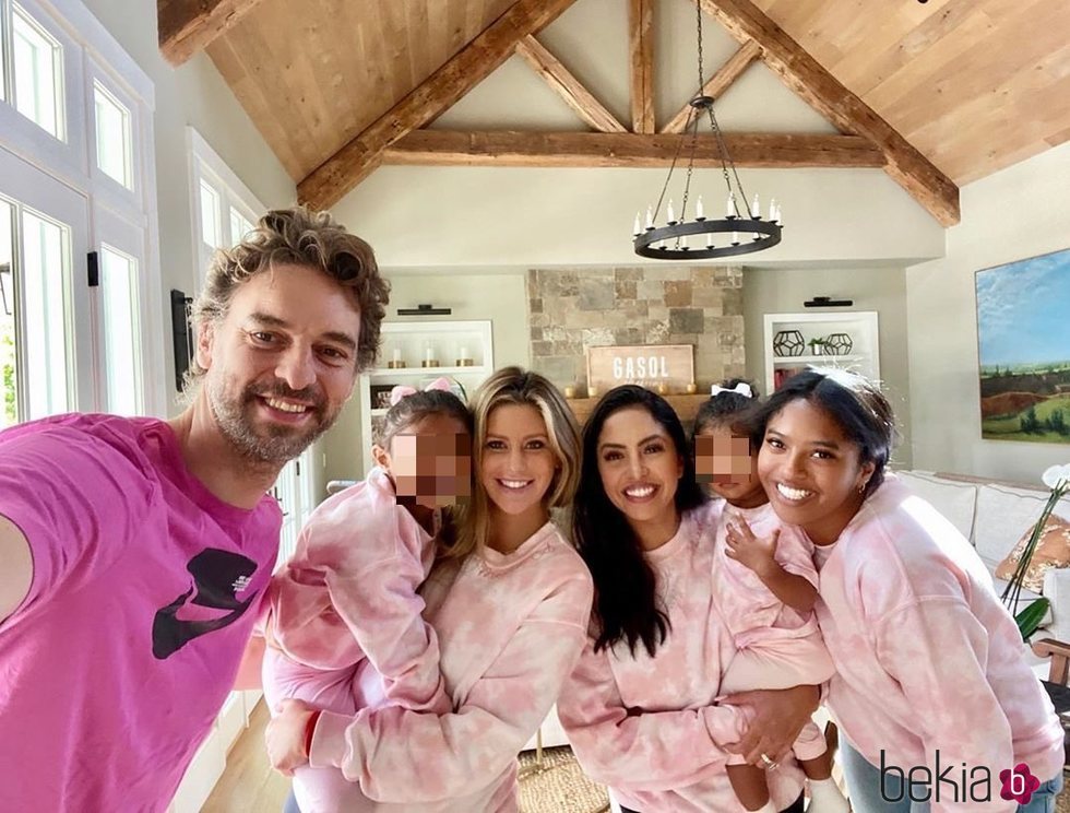 Pau Gasol con su mujer, Vanessa Bryant y sus hijas de vacaciones