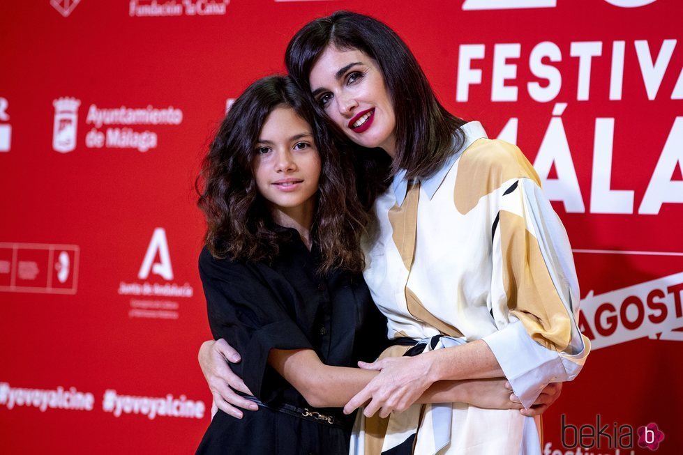 Paz Vega y su hija, Ava Salazar, posando juntas en el Festival de Málaga 2020