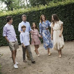 Federico y Mary de Dinamarca con sus hijos al final de sus vacaciones