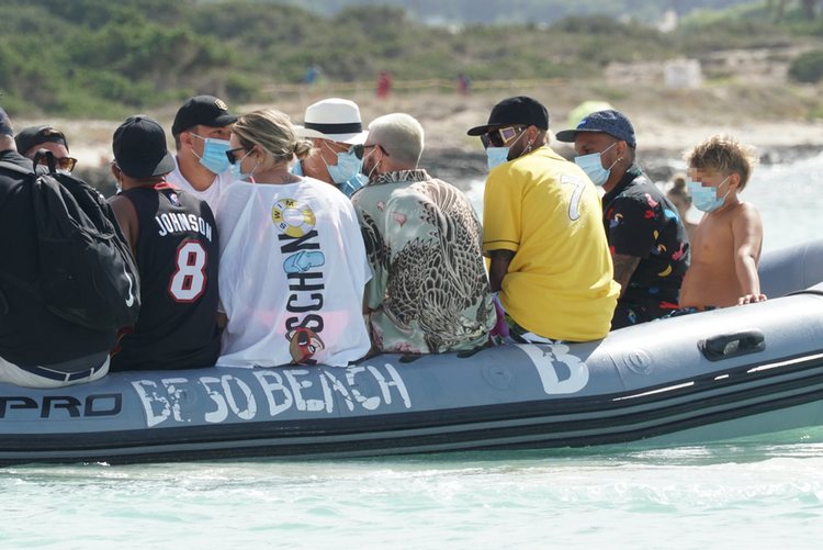 Neymar, junto a su hijo, su padre y varios amigos durante sus vacaciones en Ibiza