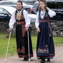 Marta Luisa de Noruega y Leah Behn en la Confirmación de Sverre Magnus de Noruega