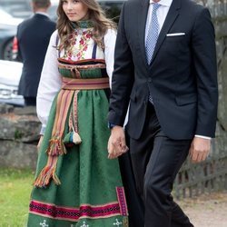 Haakon de Noruega e Ingrid Alexandra de Noruega en la Confirmación de Sverre Magnus de Noruega