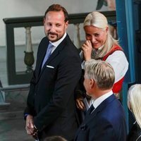 Mette-Marit de Noruega se emociona en la Confirmación de Sverre Magnus de Noruega junto a Haakon de Noruega e Ingrid Alexandra de Noruega