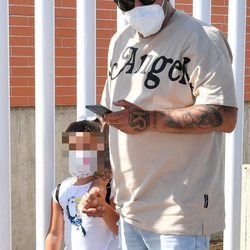 Kiko Rivera llevando a su hija Ana el primer día al colegio