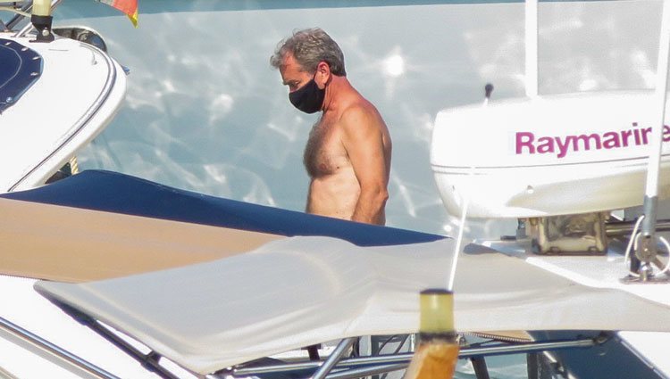Fernando Simón en un barco en Mallorca