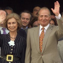 Los Reyes Juan Carlos y Sofía saludando en la Cumbre Iberoamericana de 1999 en Cuba