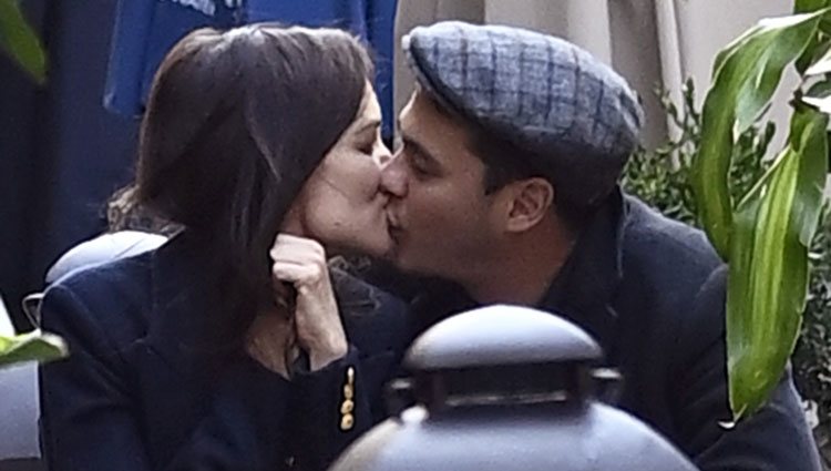 Katie Holmes y Emilio Vitolo besándose en Nueva York