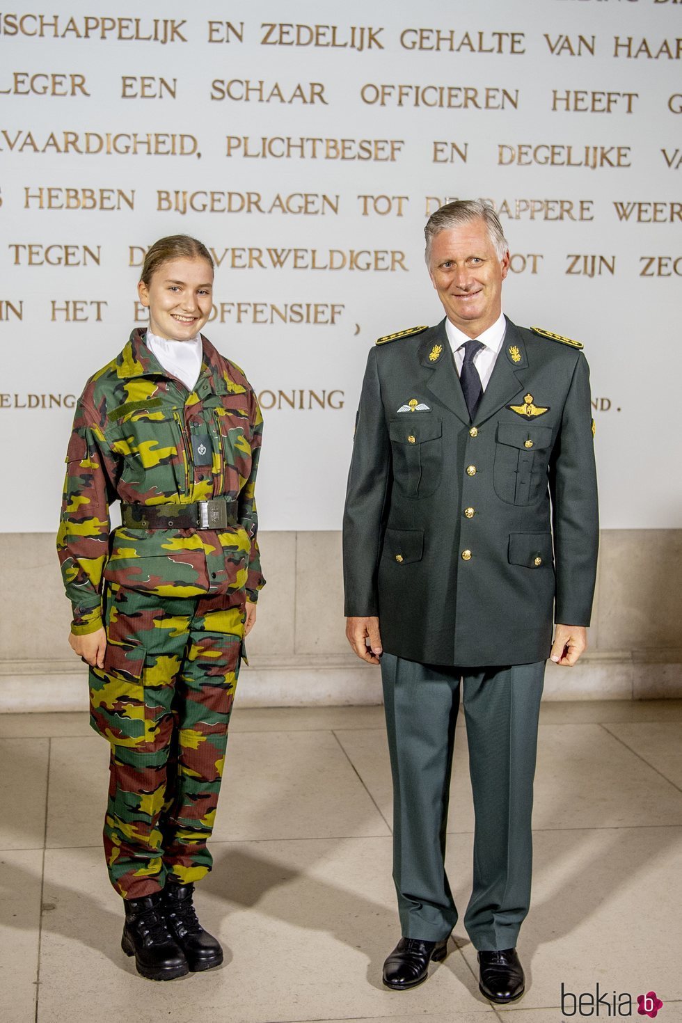 Felipe de Bélgica e Isabel de Bélgica en la apertura del curso de la Real Academia Militar en Bruselas