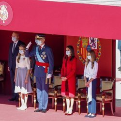 Los Reyes Felipe y Letizia, la Princesa Leonor y la Infanta Sofía en la Tribuna Real en el Día de la Hispanidad 2020