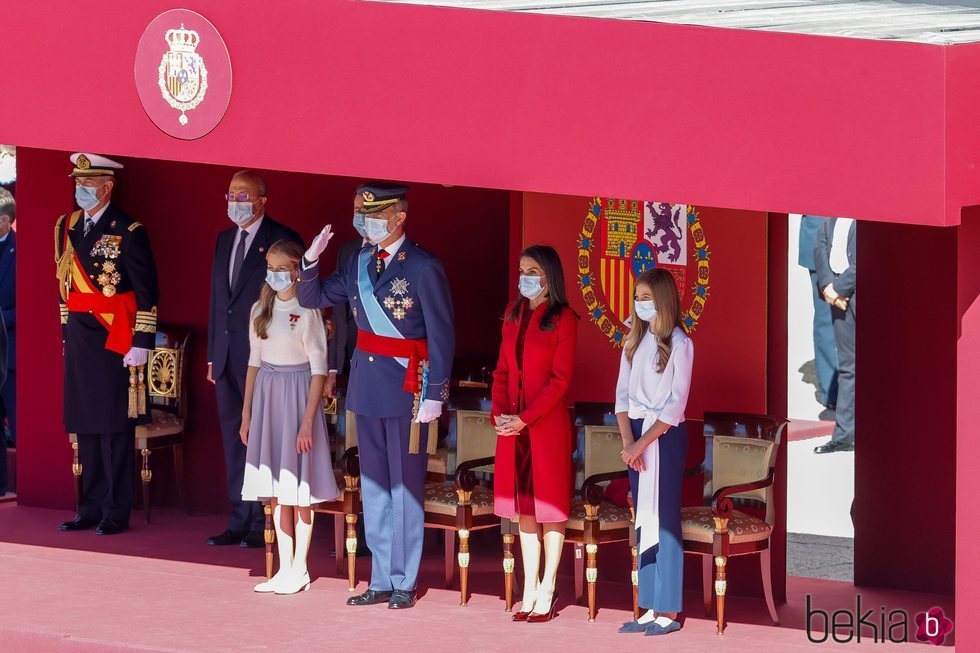 Los Reyes Felipe y Letizia, la Princesa Leonor y la Infanta Sofía en la Tribuna Real en el Día de la Hispanidad 2020