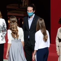 La Princesa Leonor y la Infanta Sofía saludan a Pablo Iglesias en el Día de la Hispanidad 2020