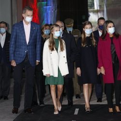 Los Reyes Felipe y Letizia, la Princesa Leonor y la Infanta Sofía en su visita a 'LAFPABRICA. Fábrica en Premios'