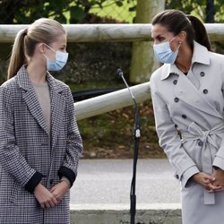 La Reina Letizia y la Princesa Leonor comparten confidencias en Somao, Pueblo Ejemplar de Asturias 2020