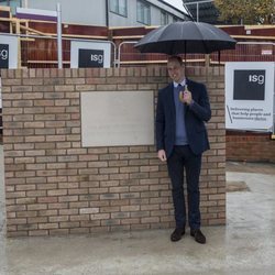 El Príncipe Guillermo en la construcción de un centro oncológico en el Royal Marsden Hospital de Sutton