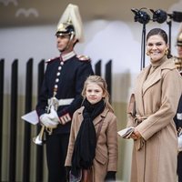 Victoria de Suecia y Estela de Suecia en la inauguración del puente Slussbron en Estocolmo