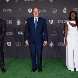 Alberto de Mónaco, Louis Ducruet y Clarisse Agbegnenou en la Sportel Awards Gala