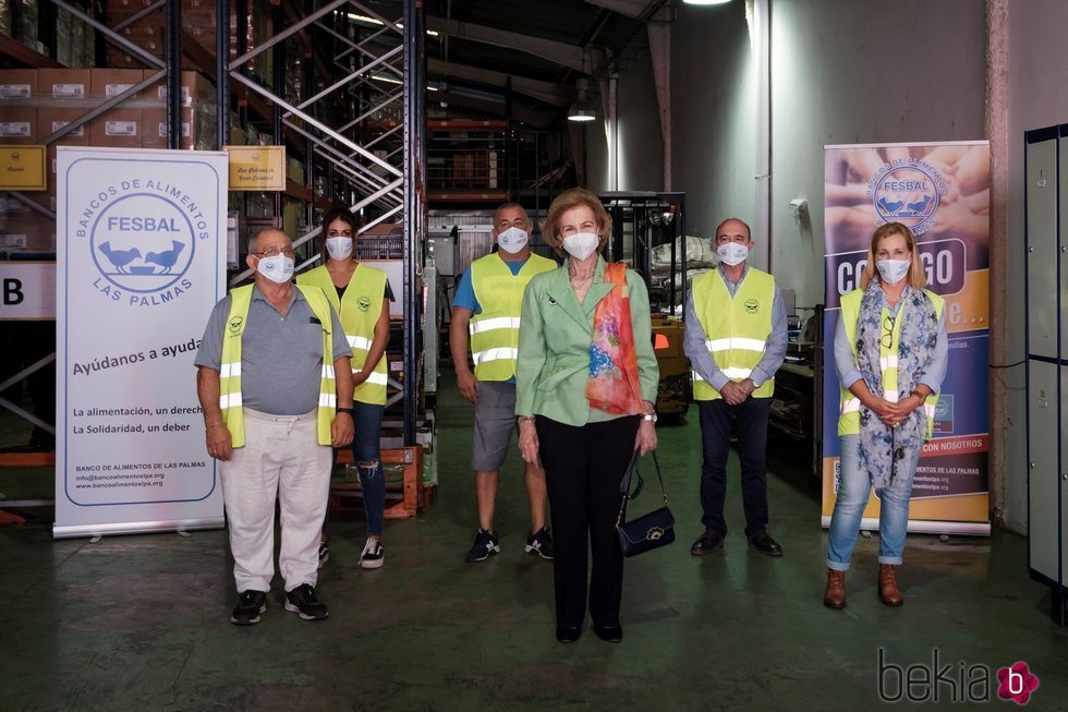 La Reina Sofía durante su visita al Banco de Alimentos de Las Palmas de Gran Canaria