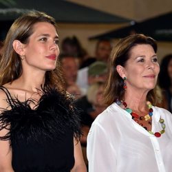 Carolina de Mónaco y Carlota Casiraghi en un concurso hípico en Mónaco