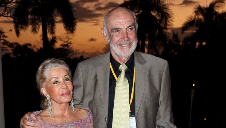 Sean Connery y Micheline Roquebrune en unos premios de cine en Bahamas
