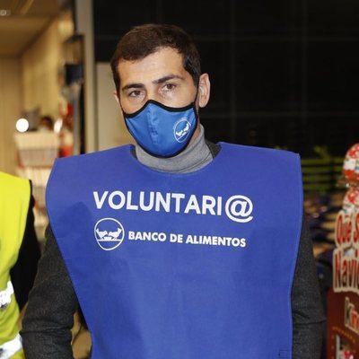 Iker Casillas como voluntario en la campaña de la recogida del Banco de Alimentos