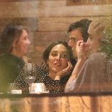 Íñigo Onieva da un cariñoso beso a Tamara Falcó en una cena en Madrid