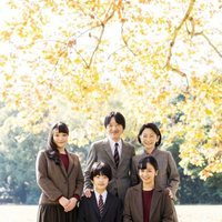 Akishino y Kiko de Japón con sus hijos Mako, Hisahito y Kako de Japón