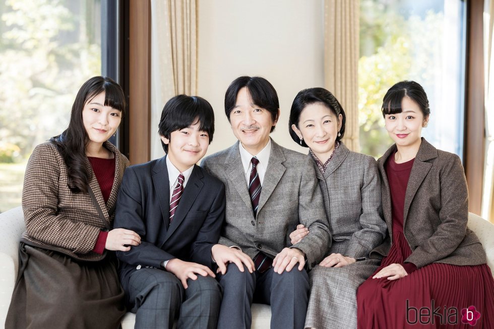 Akishino y Kiko de Japón con sus hijos Hisahito, Mako y Kako de Japón