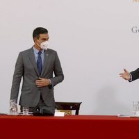 El Rey Felipe con Pedro Sánchez en su reaparición tras su cuarentena preventiva