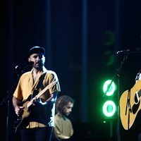Nil Moliner y Dani Fernández actuando en Los 40 Music Awards 2020