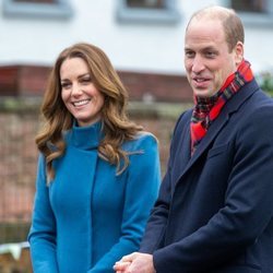 El Príncipe Guillermo y Kate Middleton en una escuela de Berwick upon Tweed durante su Royal Train Tour