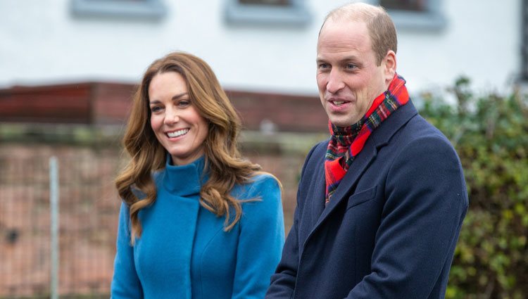 El Príncipe Guillermo y Kate Middleton en una escuela de Berwick upon Tweed durante su Royal Train Tour