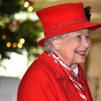La Reina Isabel, muy feliz al recibir a la Familia Real Británica en Windsor Castle