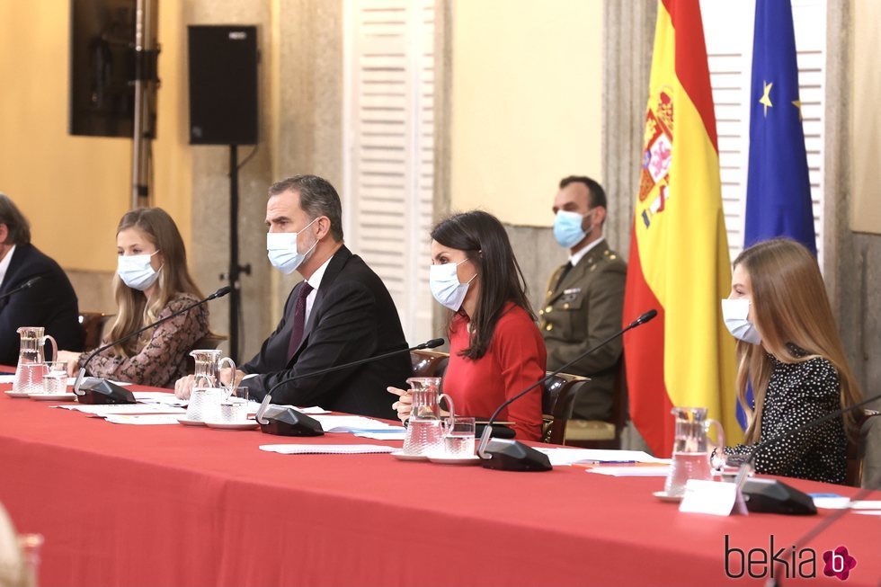 Los Reyes Felipe y Letizia, la Princesa Leonor y la Infanta Sofía durante la reunión del Patronato de la Fundación Princesa de Girona