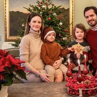 Carlos Felipe y Sofia de Suecia con sus hijos Alejandro y Gabriel en la celebración de Santa Lucía 2020