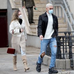 Ester Expósito y  Alejandro Speitzer juntos de paseo por Madrid