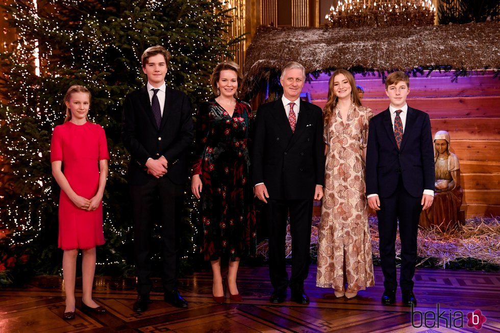 Felipe y Matilde de Bélgica con sus hijos Isabel, Gabriel, Emmanuel y Leonor de Bélgica en el concierto de Navidad 2020
