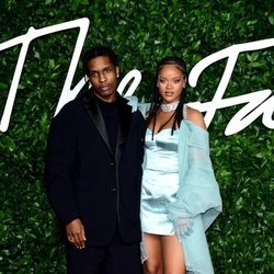 Rihanna y ASAP Rocky en el photocall de the Fashion Awards 2019 en Londres